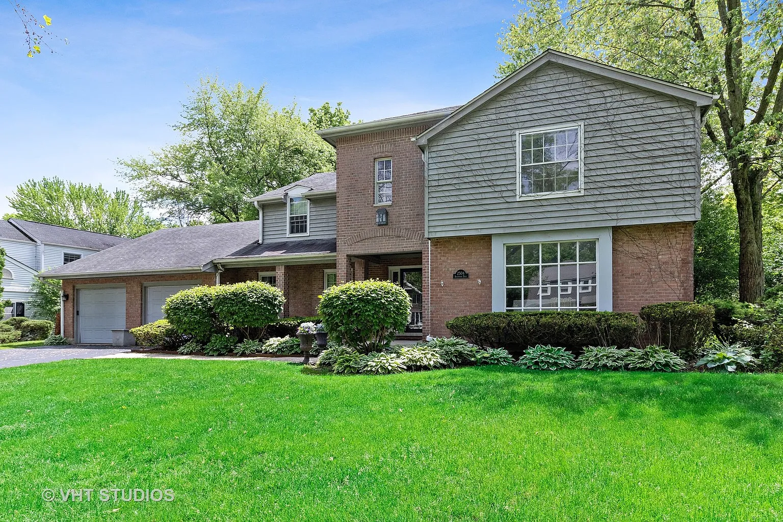 2504 Brookwood Dr photo 1