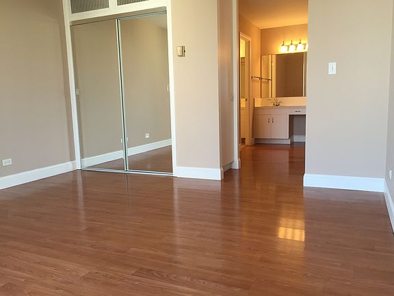 Master Bedroom (13'x12'9"), Closet 1 (5'x2'), Black out curt