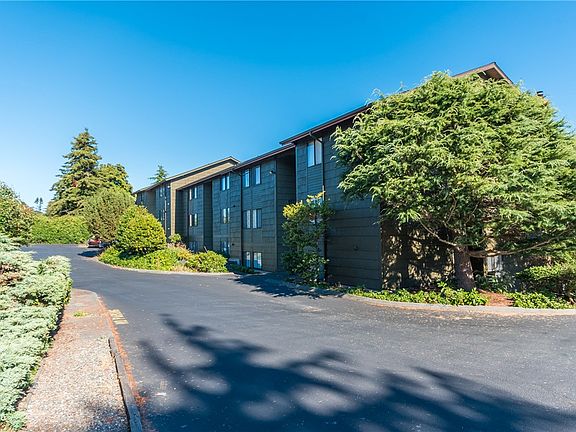 2nd image of 270 SE Barrington Dr APT 203
