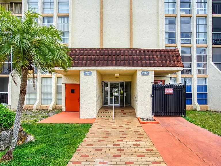 2000 Atlantic Shores Blvd #410 — Photo 8