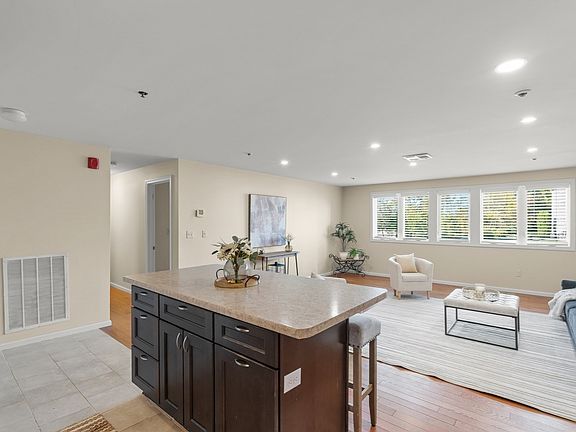 5th image of 38 Dunham Rd APT 204