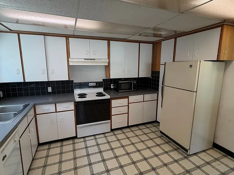 330 E Grant St — Photo 16