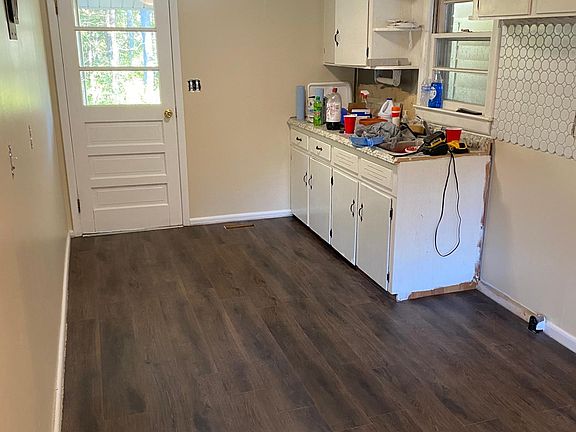 5th image of 201 Hill Crest Ln