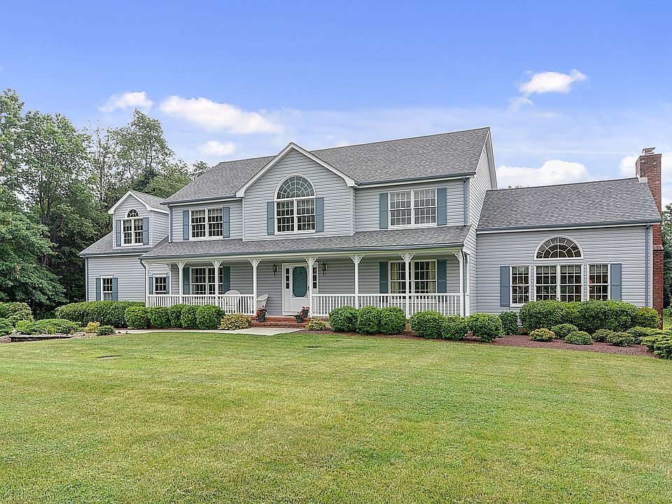 Pristine spacious colonial