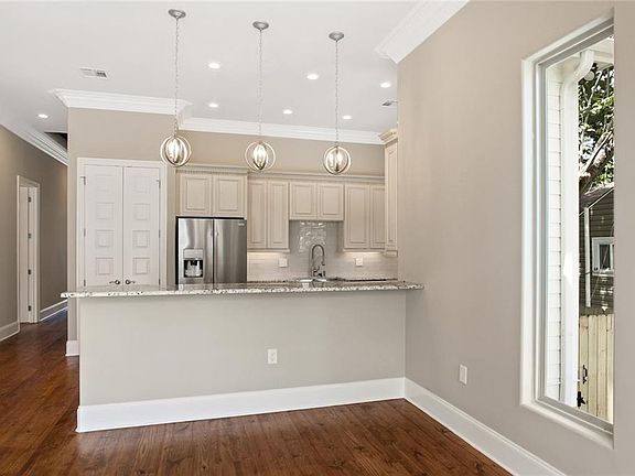3rd image of 3363 Desaix Ave