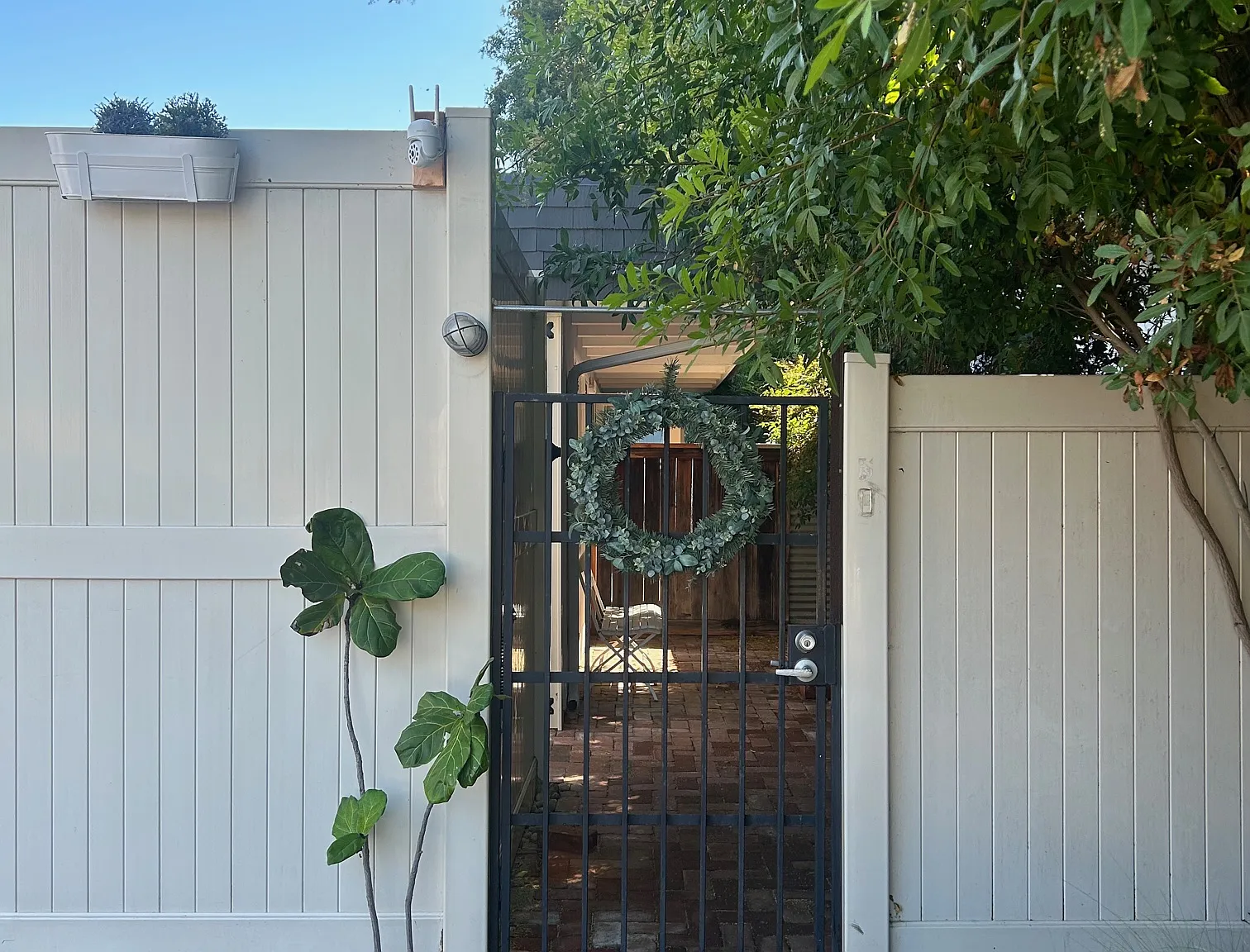 Studio, 300 sqft, $2,500 — Photo 1