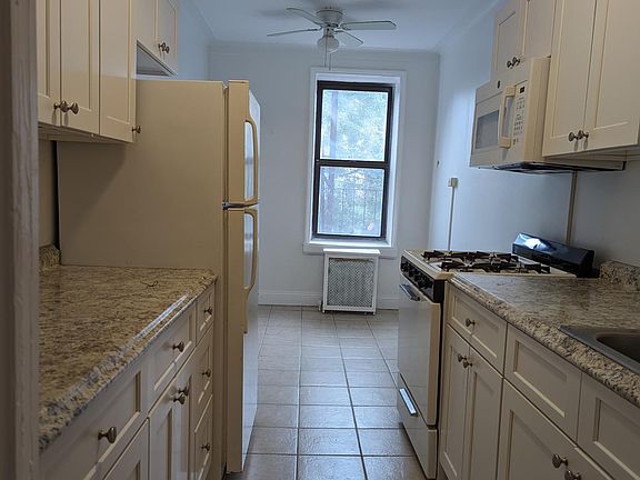 4th image of 1 Broad Park Way APT 2B