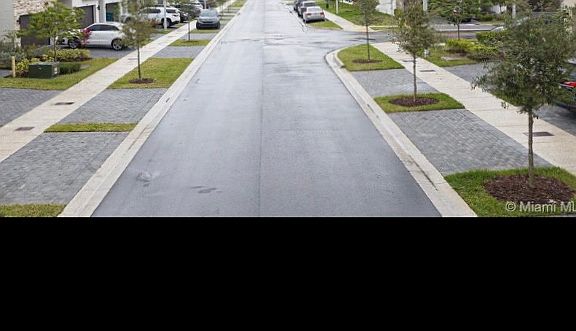 4th image of 10539 NW 81st Ter