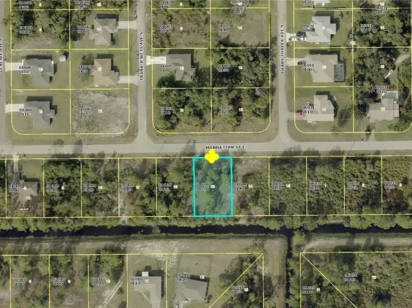 726 Manhattan St E, Lehigh Acres, FL 33974
