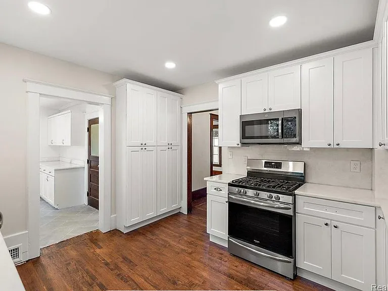 438 N Bailey St — Photo 15