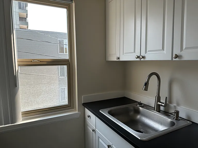 514 E Roy St #202 — Photo 9