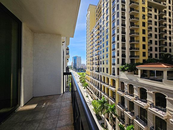 4th image of 801 S Olive Avenue #712