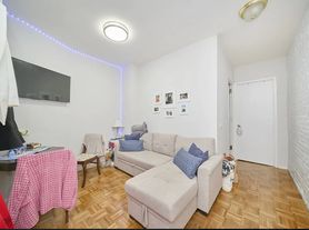 335 W 43rd St