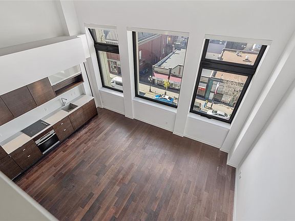2nd image of 770 Fisgard St #416