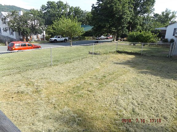 2nd image of 810 Rockland Ave