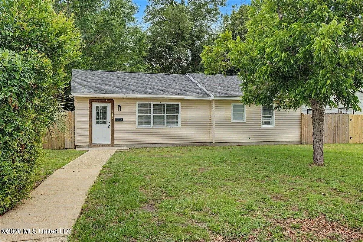 3 bed, 1037 sqft, $1,350 — Photo 1