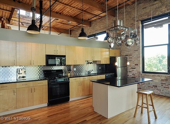 5th image of 2210 W Wabansia Ave APT 401