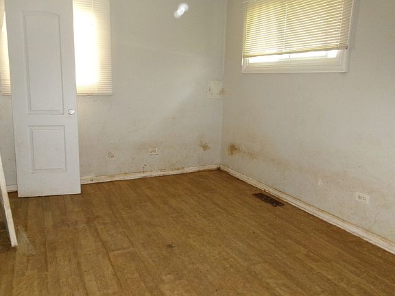 5th image of 103 Shabbona Dr