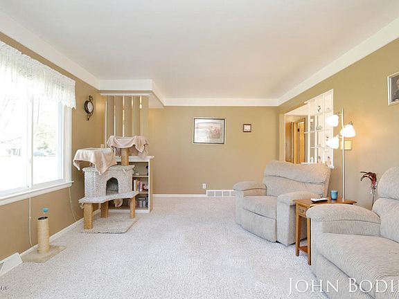 5th image of 1270 Beechwood Dr