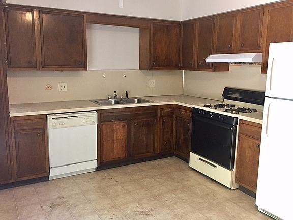 3rd image of 4526 Applewood Dr SE