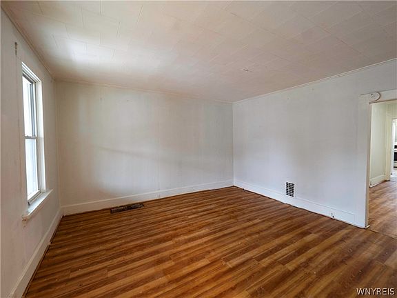 2nd image of 109 Roesch Ave