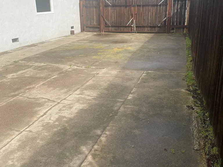 6700 Manila Ave — Photo 7