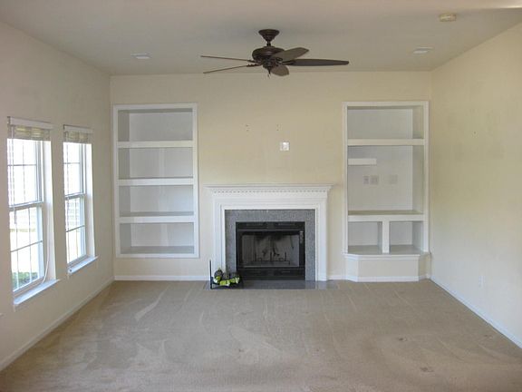 5th image of 442 Sycamore Shade St