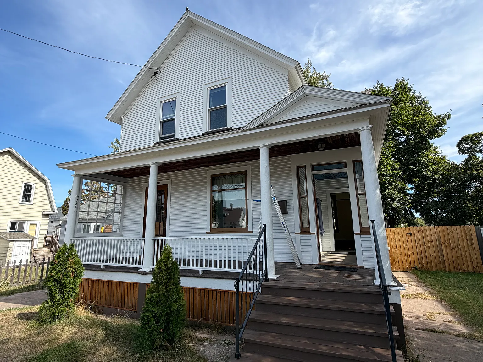 3 bed, 1176 sqft, $2,095 — Photo 1