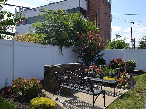 Oregon Arms Rear Exterior Patio
