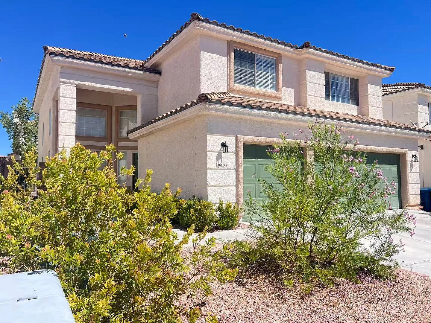 Beautifully 4-Bedroom Home with 3-Car Garage in Southwest Las Vegas — Photo 2