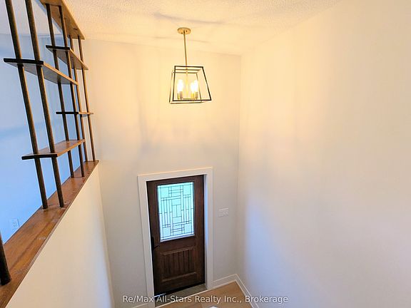 5th image of 1886 Croftdale Cres