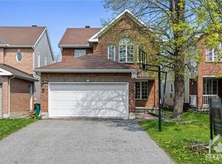 9 Armagh Way, Ottawa, ON K2J4C3
