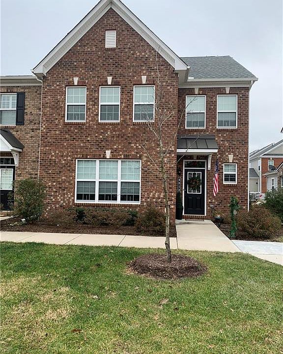 1st image of 4818 Village Walk