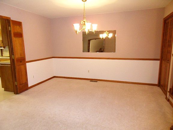 4th image of 315 Dunham Place Cmns