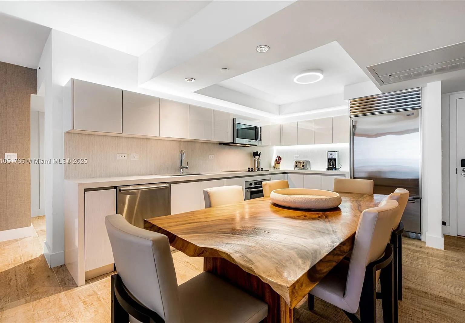 2399 Collins Avenue — Photo 3