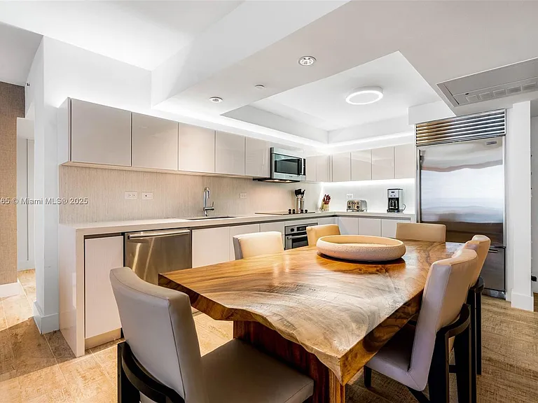 102 24th St #1115 — Photo 3