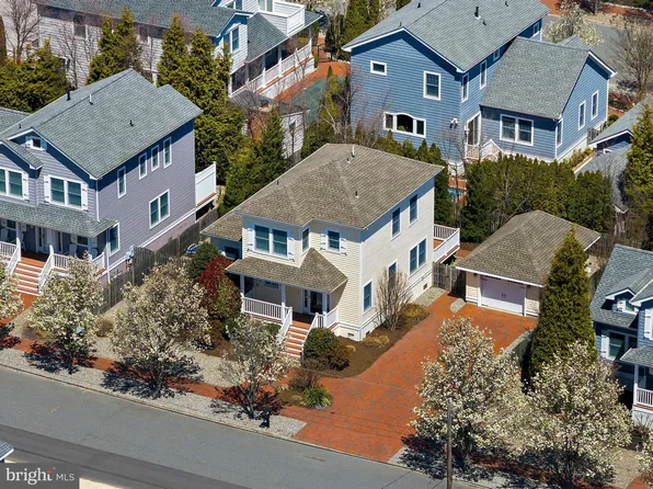 11 W Alabama Ave, Brant Beach, NJ 08008