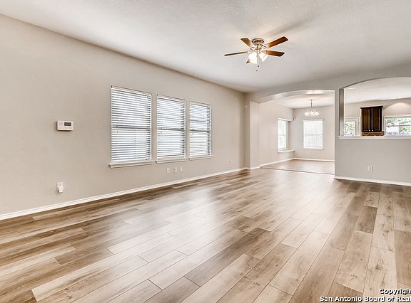 2nd image of 10355 Royal Est