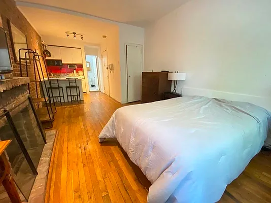 Rented by Banaco Property Group LLC | media 7