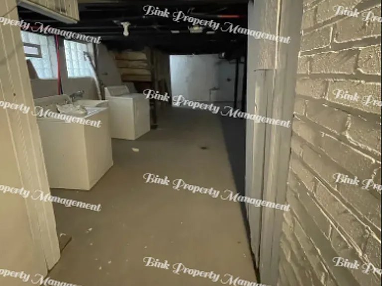 20277 Ferguson St — Photo 14