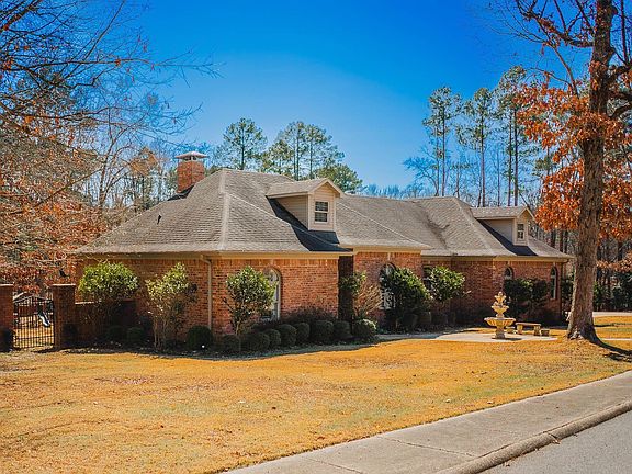 3rd image of 391 Crestwood Dr