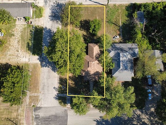 2nd image of 922 Wisconsin St