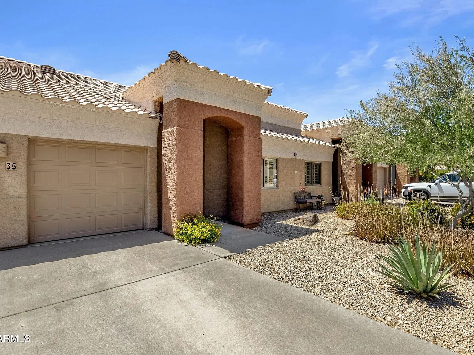 2 bed, 2.0 bath, 1039 sqft, $2,300 — Photo 3