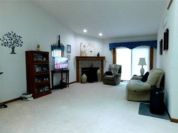 3rd image of 5819 Meadows Edge Close