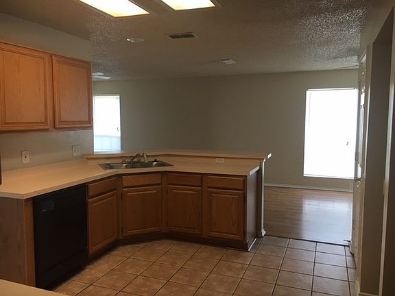 3rd image of 3413 Derby Ct
