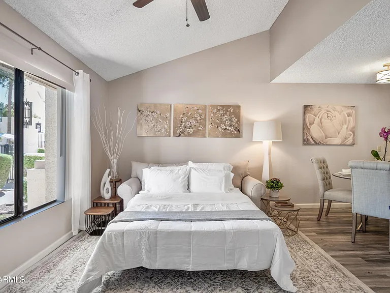 719 E Lola Dr — Photo 15