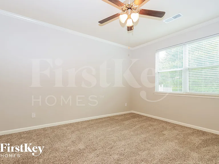 569 Carleton Pl — Photo 10