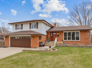 401 Dara James Rd, Des Plaines, IL 60016