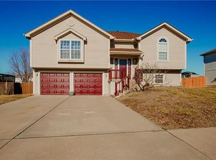 12204 White Oak St, Peculiar, MO 64078