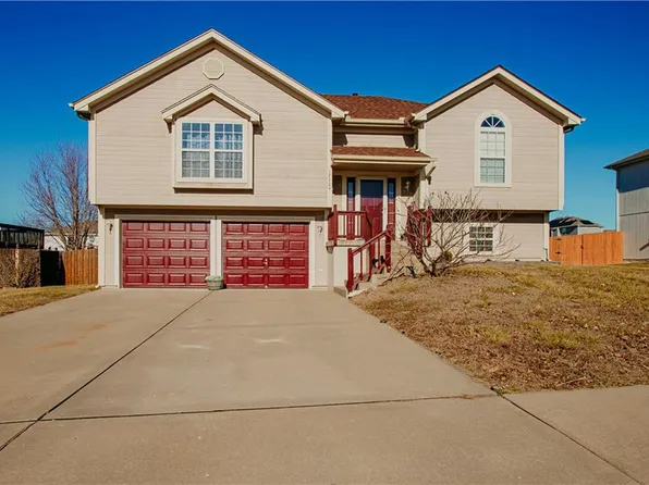 12204 White Oak St, Peculiar, MO 64078